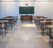 Прервать цепь распространения: в Москве ввели досрочные зимние каникулы 2021-2022